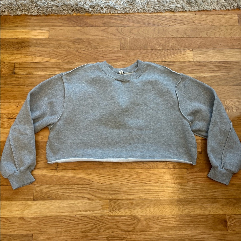 Cropped crewneck